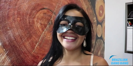 gostosa makes a party at the motel with friends complete on xvideos red
